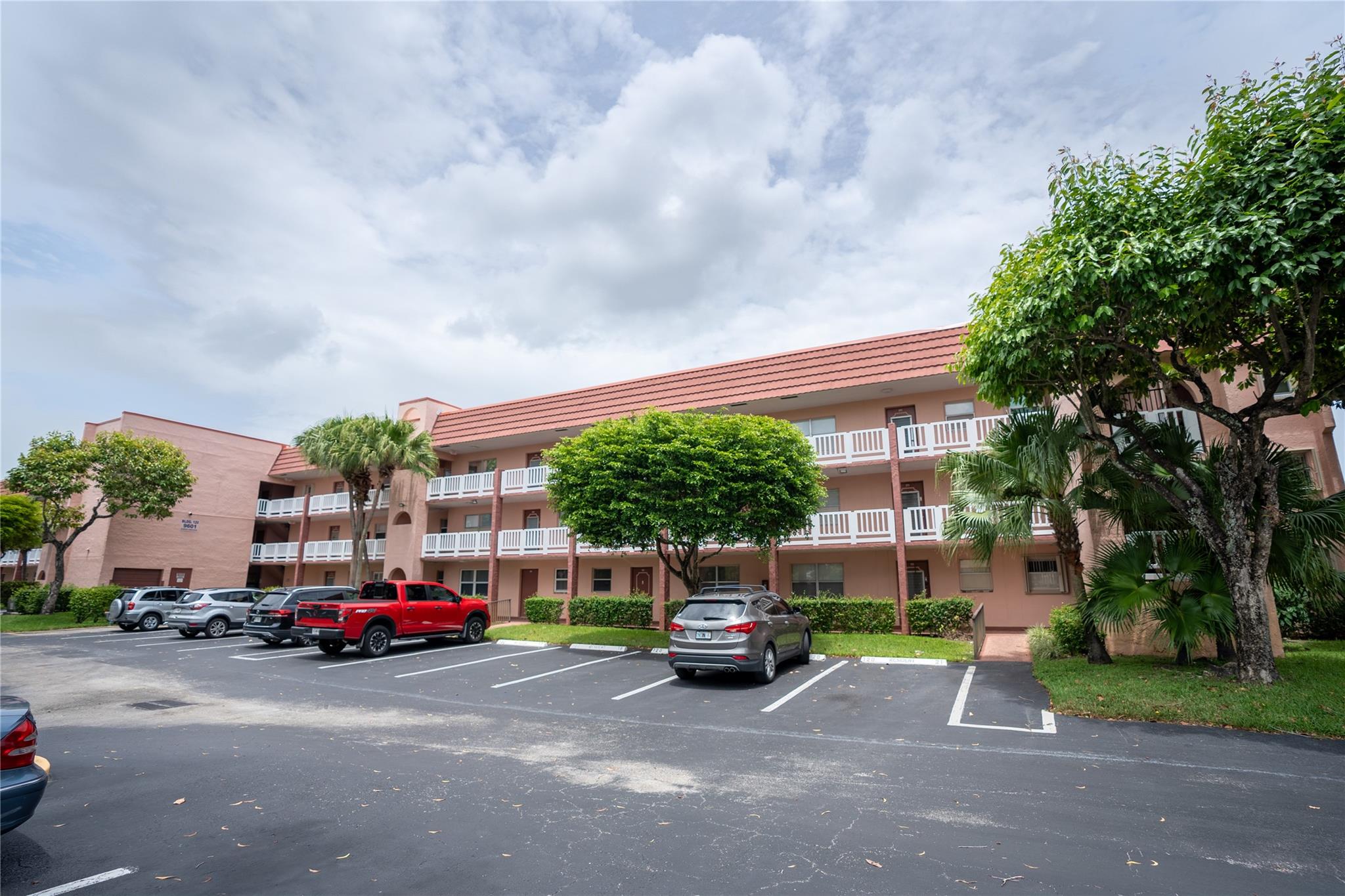 Sunrise lakes - Residential