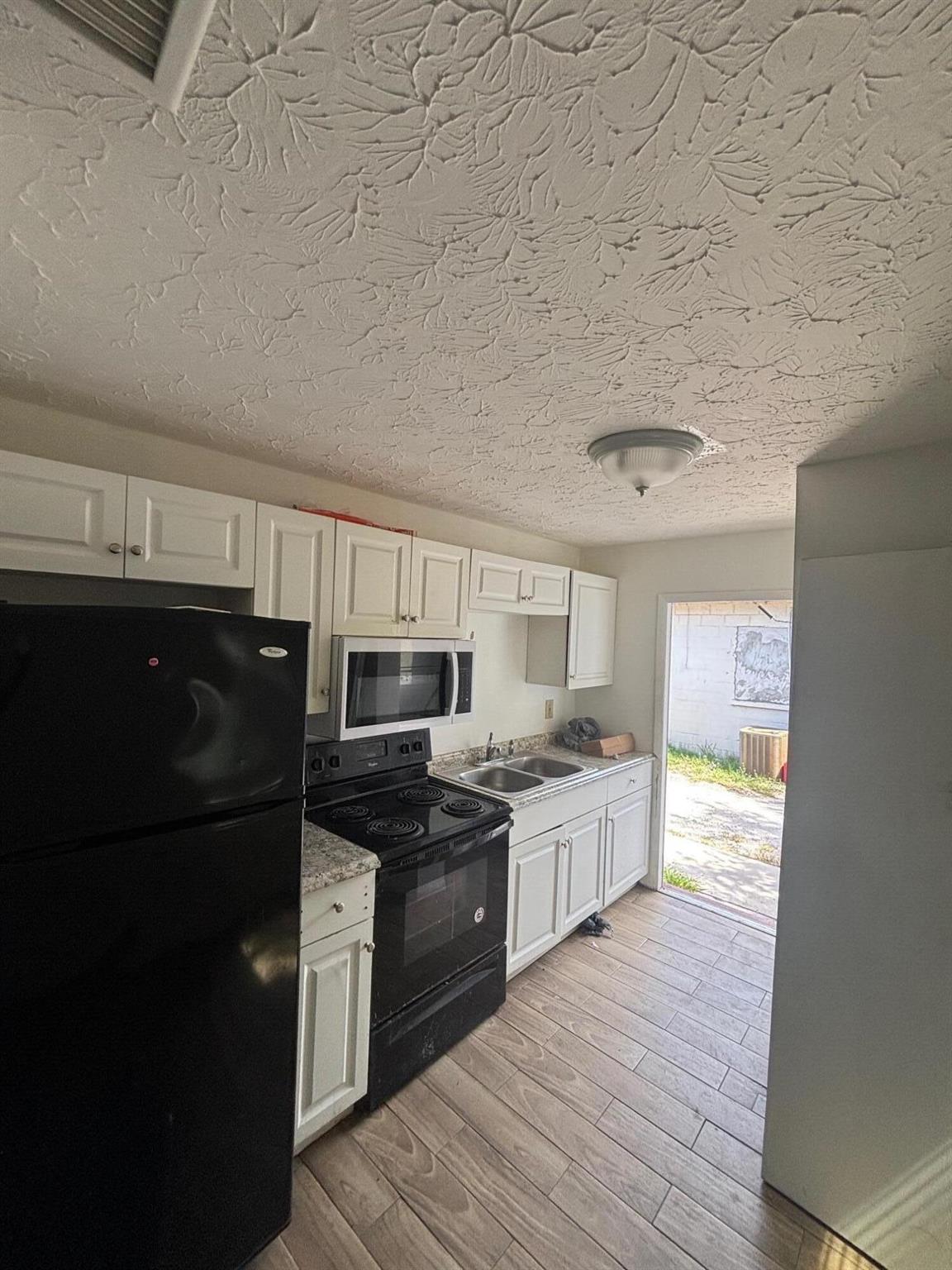 503 N 25th Street, Fort Pierce, FL, 34947/$269,000 3 503 N 25th Street
