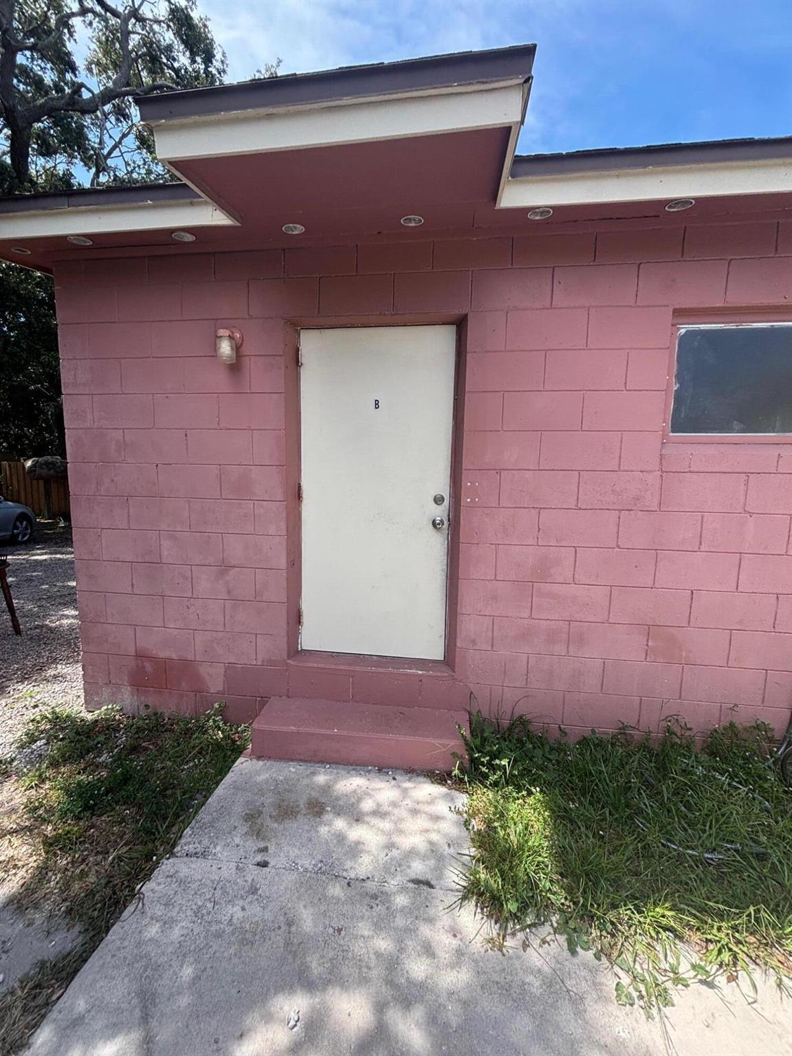 503 N 25th Street, Fort Pierce, FL, 34947/$269,000 2 503 N 25th Street