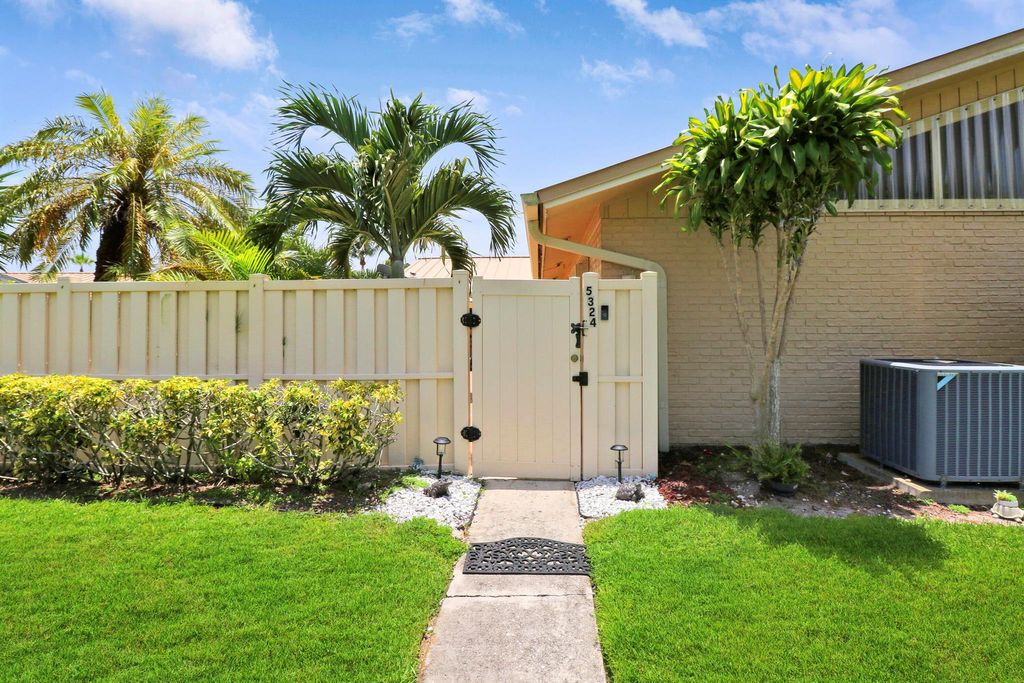 Photo of 5324 Eagle Lake Drive, Palm Beach Gardens, FL 33418 (MLS # R10907212)