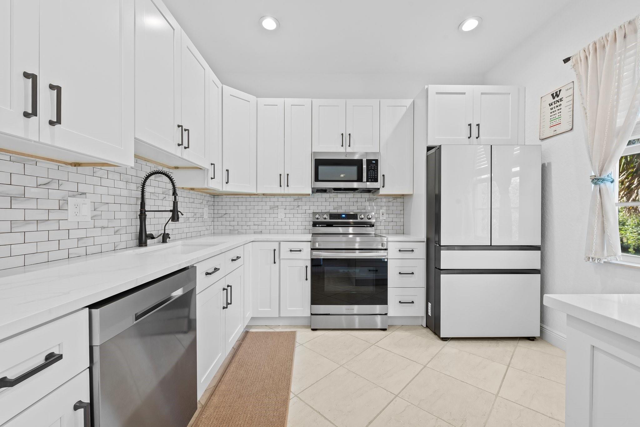 6951 Lakeside Circle N 216-2