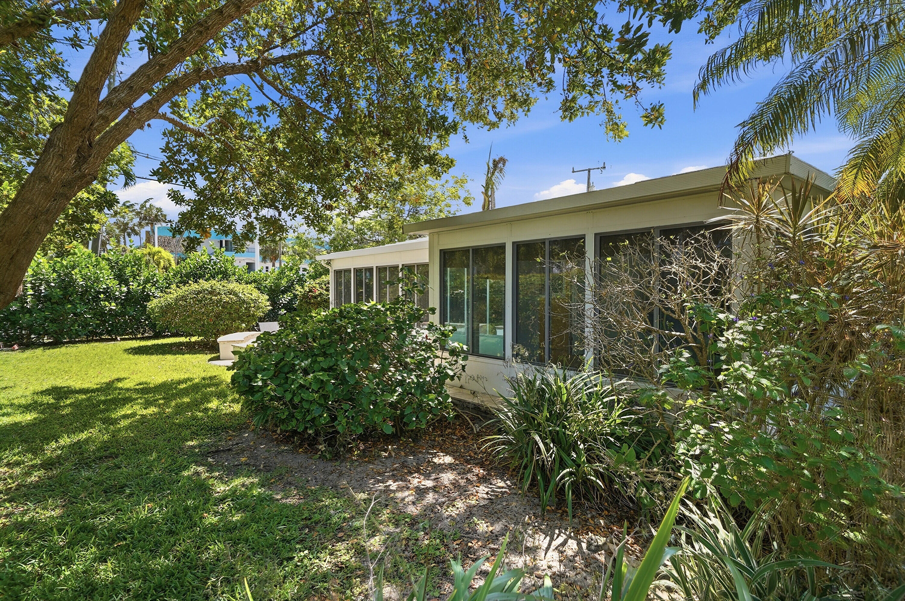 PALM CLUB CO-OP - Residential