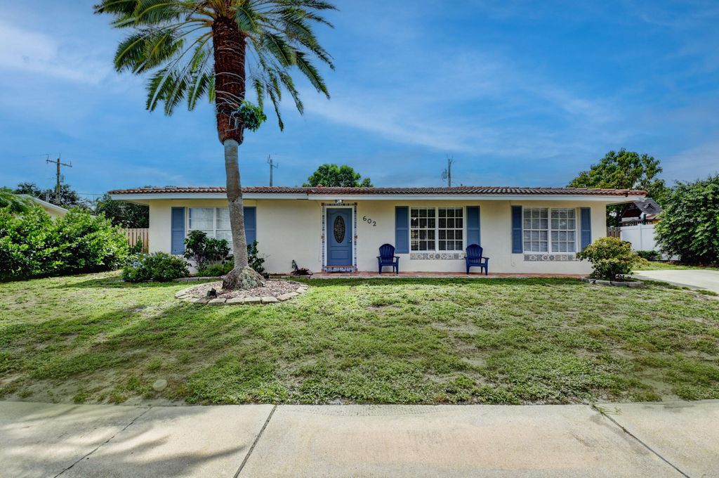 Photo of 602 Heron Drive, Delray Beach, FL 33444 (MLS # R10803781)