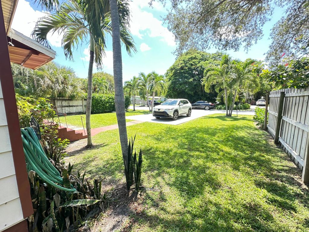 Photo of 225 NE 13th Street, Delray Beach, FL 33444 (MLS # R11122334)