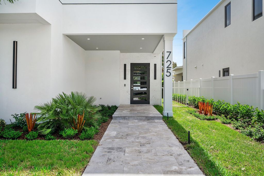 Photo of 731 SE 4th Avenue, Delray Beach, FL 33483 (MLS # B26051188)