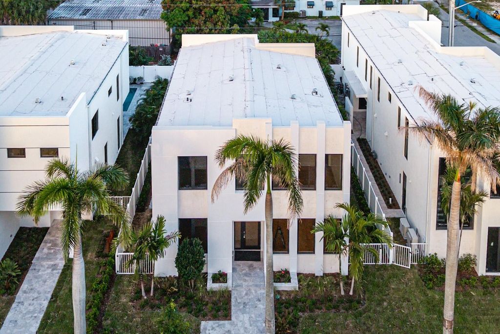 Photo of 731 SE 4th Avenue, Delray Beach, FL 33483 (MLS # B26051188)