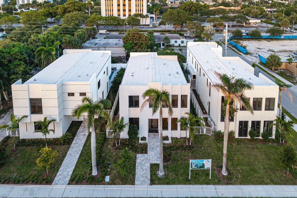 Photo of 731 SE 4th Avenue, Delray Beach, FL 33483 (MLS # B26051188)