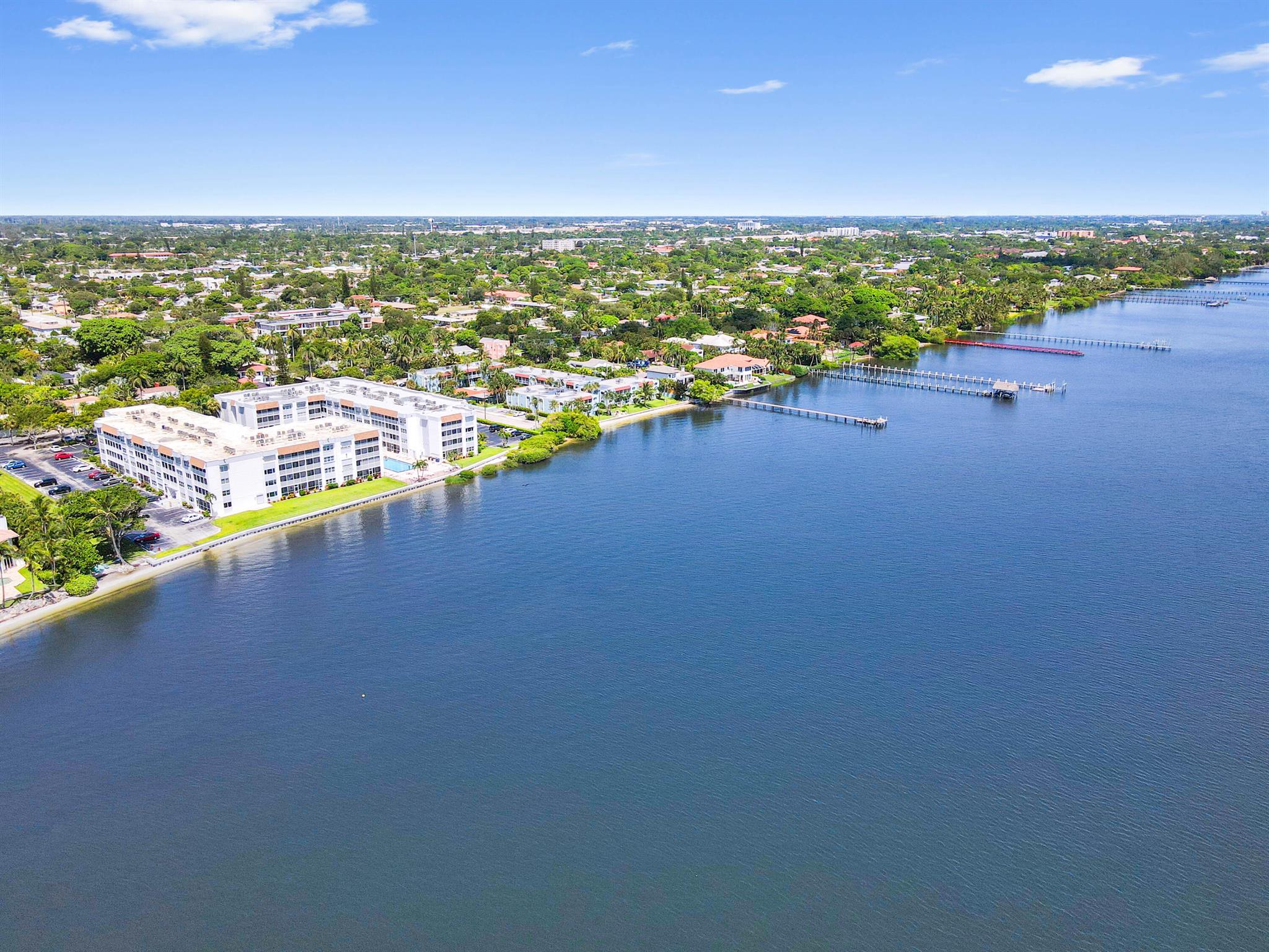 PALM LAKE - Residential