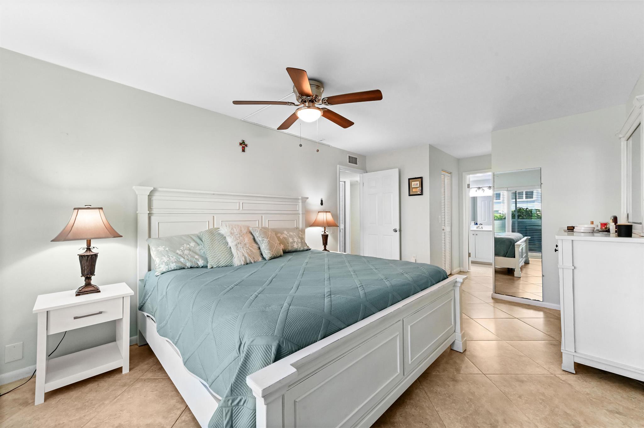 PALM LAKE - Residential