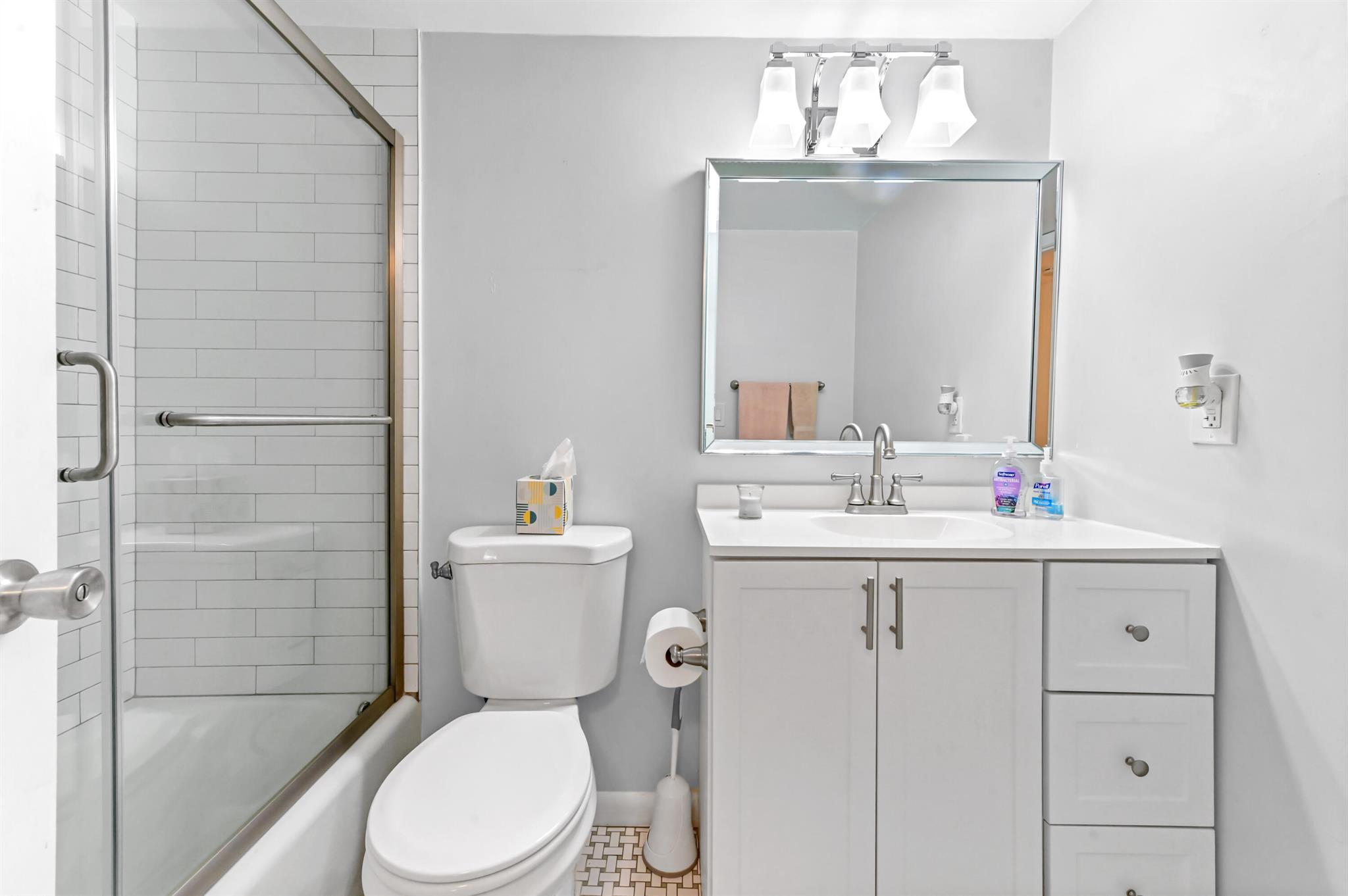 PALM LAKE - Residential