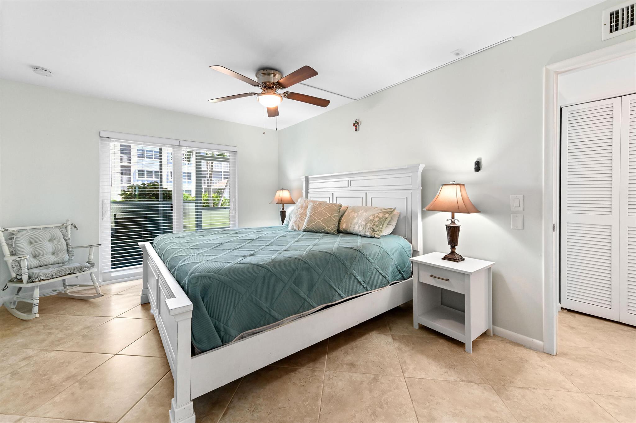 PALM LAKE - Residential