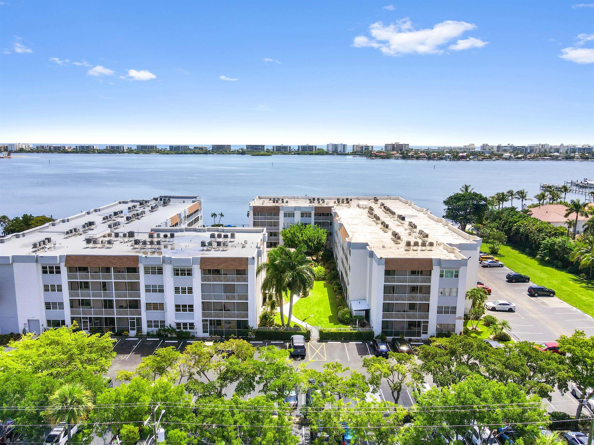 PALM LAKE - Residential