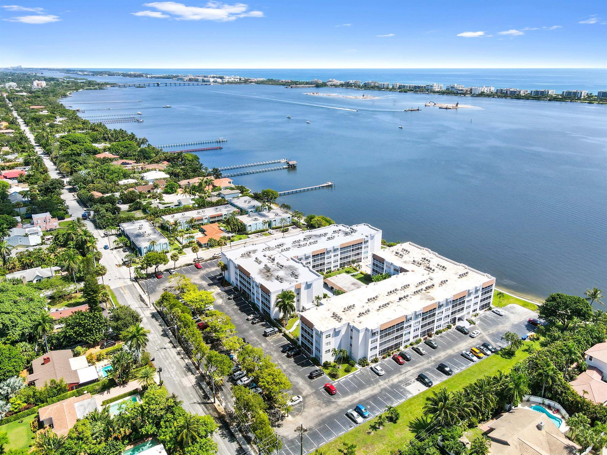 PALM LAKE - Residential