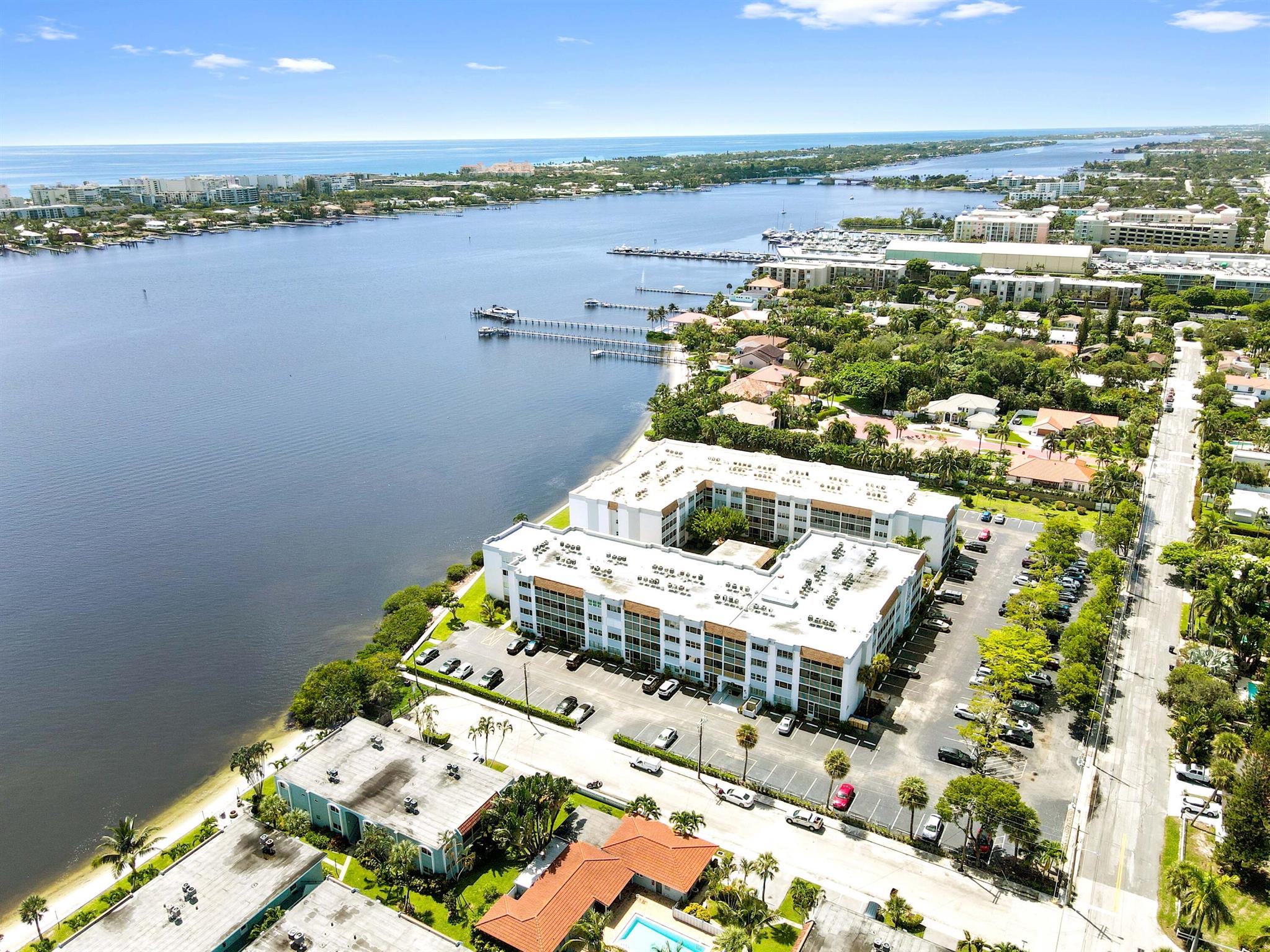 PALM LAKE - Residential