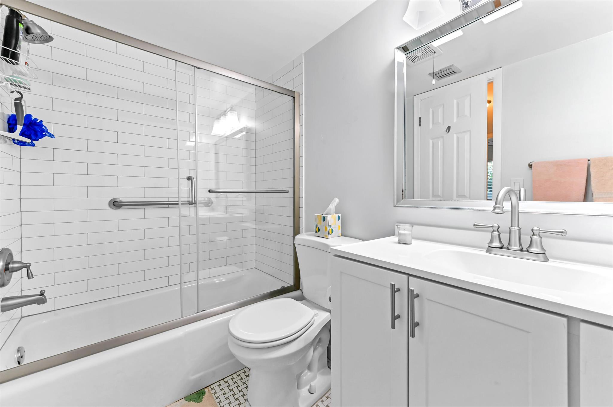 PALM LAKE - Residential