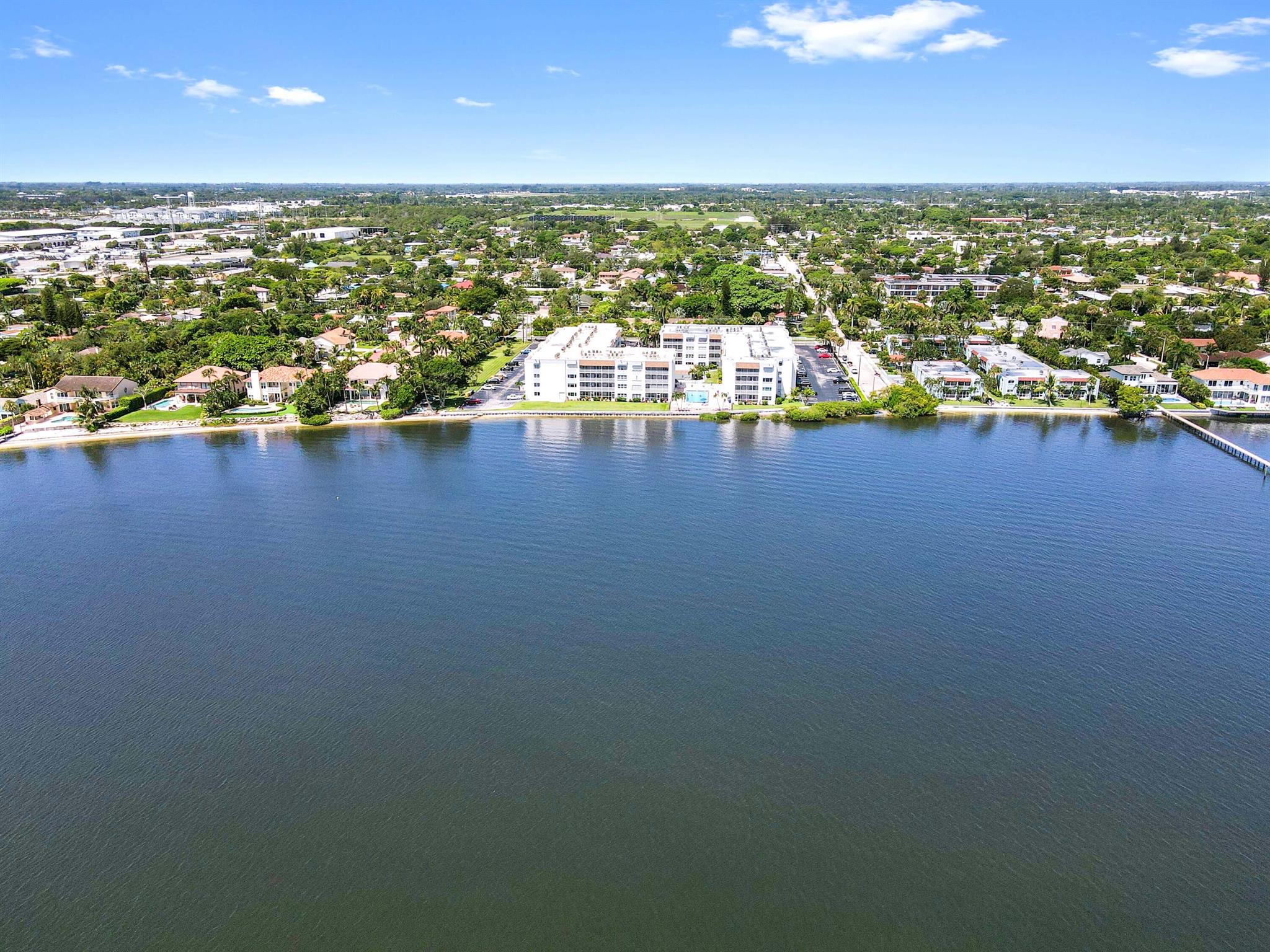 PALM LAKE - Residential