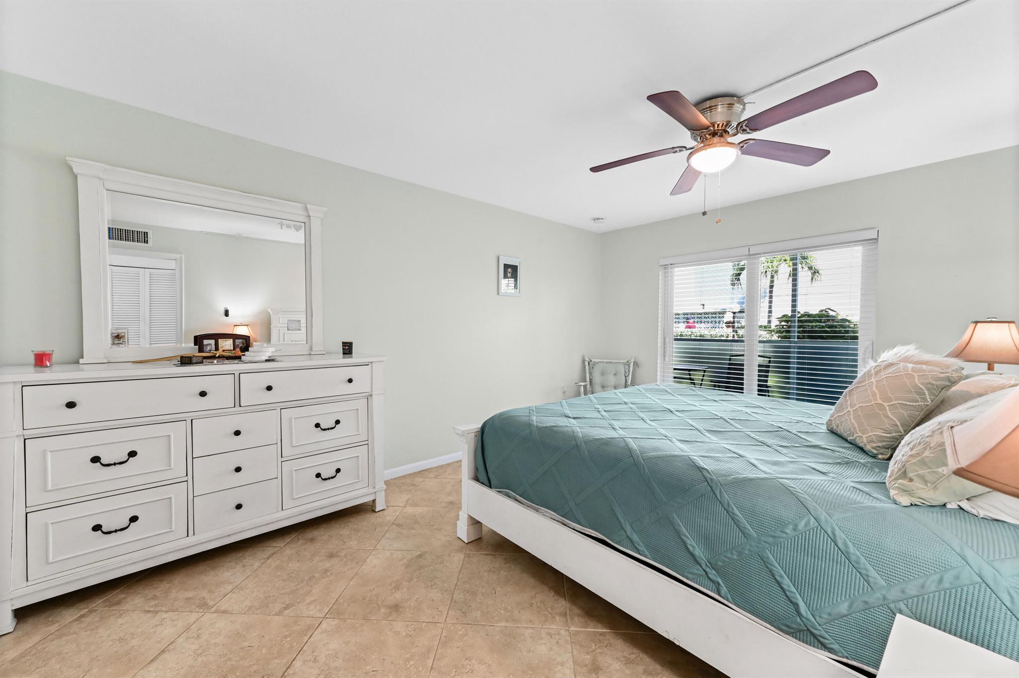 PALM LAKE - Residential