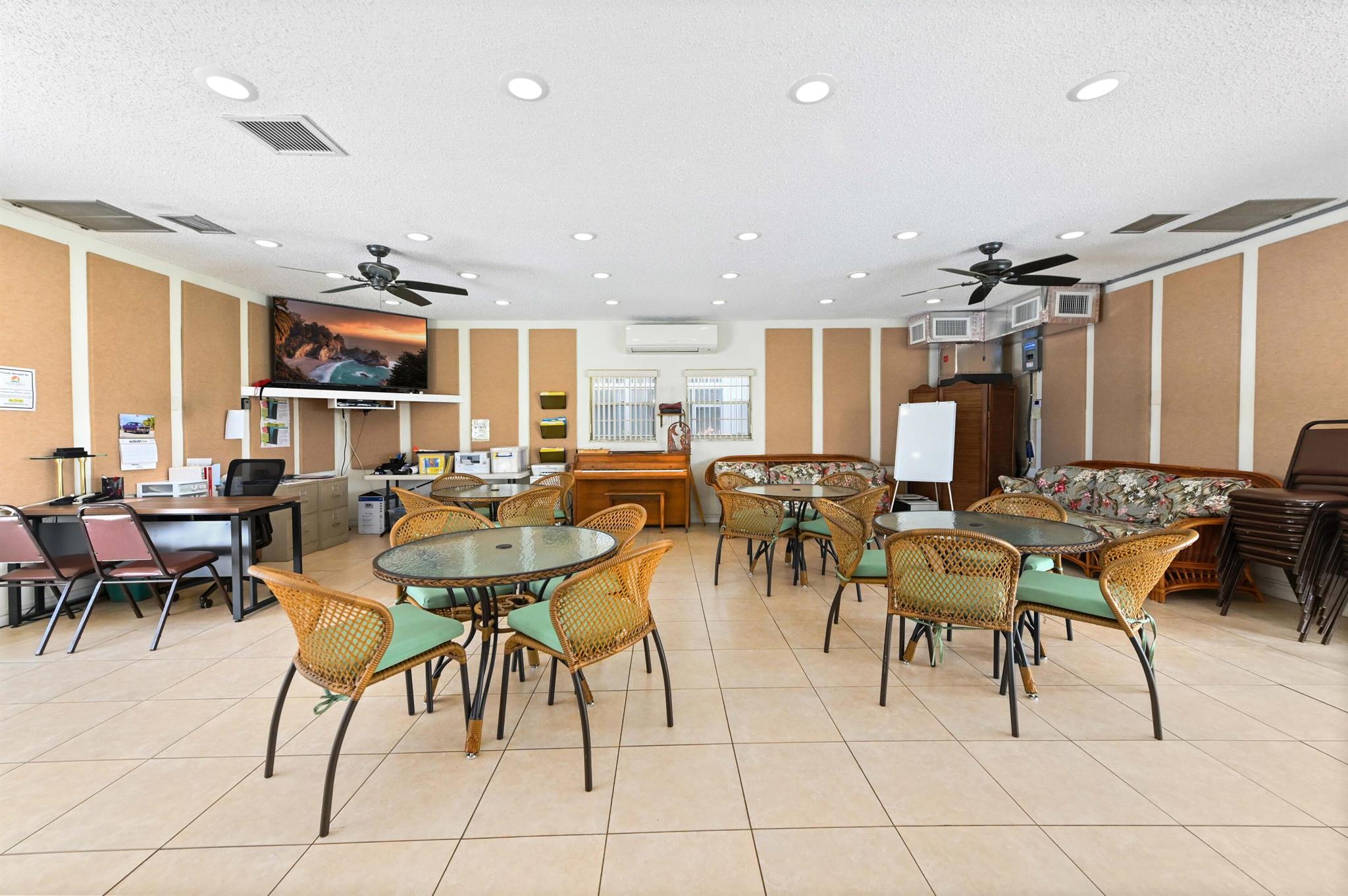 PALM LAKE - Residential