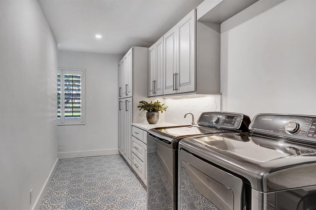 LAKE SHORE ESTATESLAKE ID - Residential