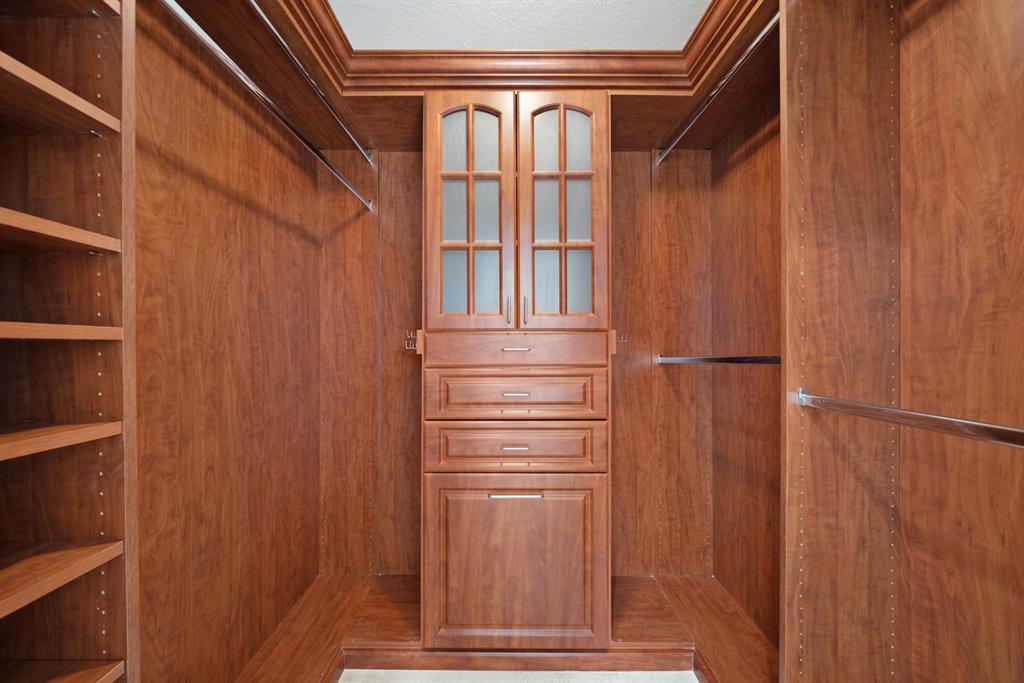 LAKE SHORE ESTATESLAKE ID - Residential