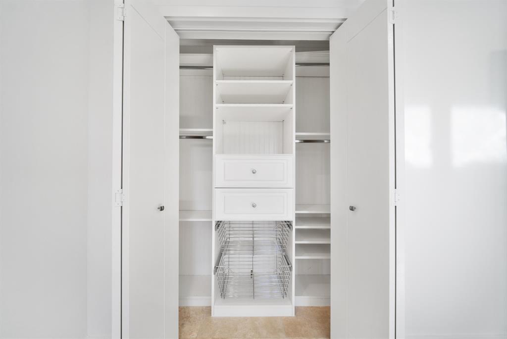 LAKE SHORE ESTATESLAKE ID - Residential