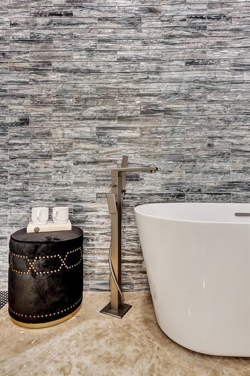 LAKE SHORE ESTATESLAKE ID - Residential