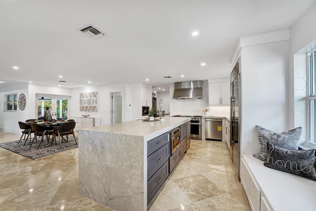 LAKE SHORE ESTATESLAKE ID - Residential