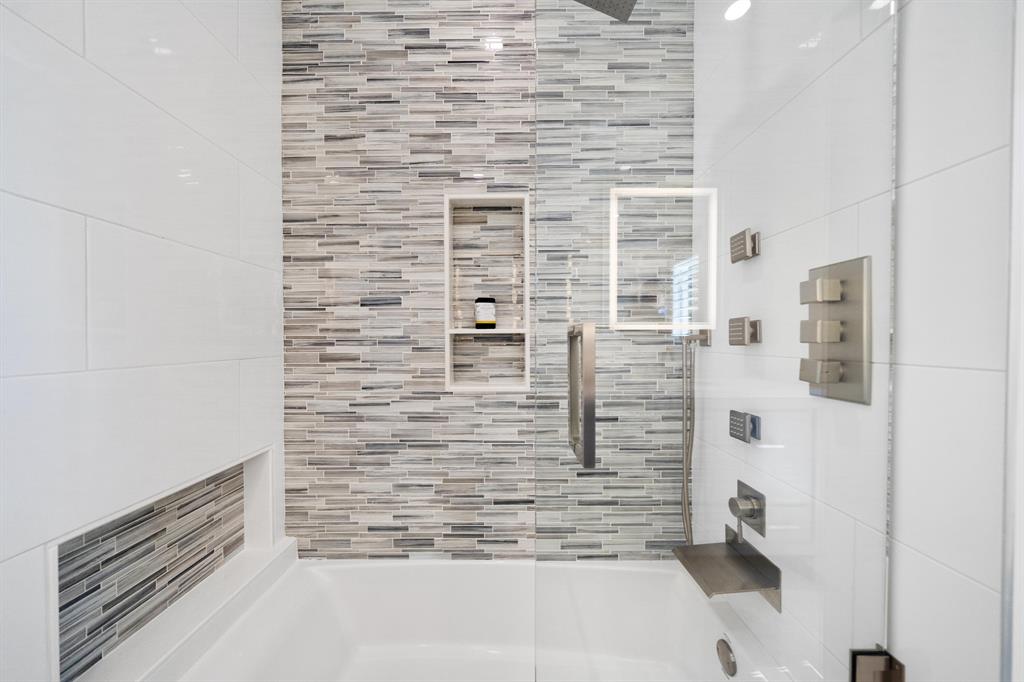 LAKE SHORE ESTATESLAKE ID - Residential