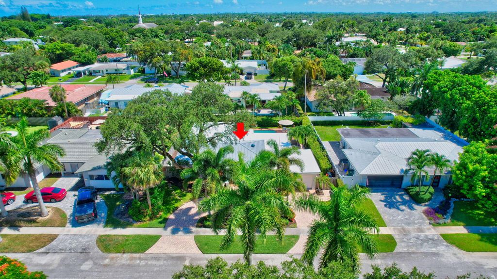 Photo of 648 SW 2nd Street, Boca Raton, FL 33486 (MLS # R11005392)