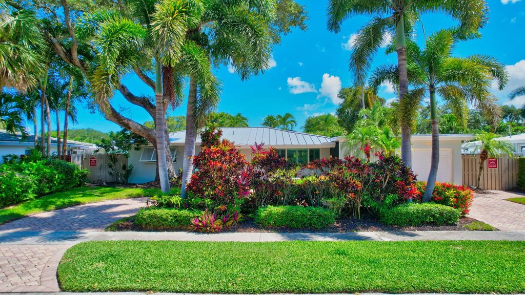 Photo of 648 SW 2nd Street, Boca Raton, FL 33486 (MLS # R11005392)