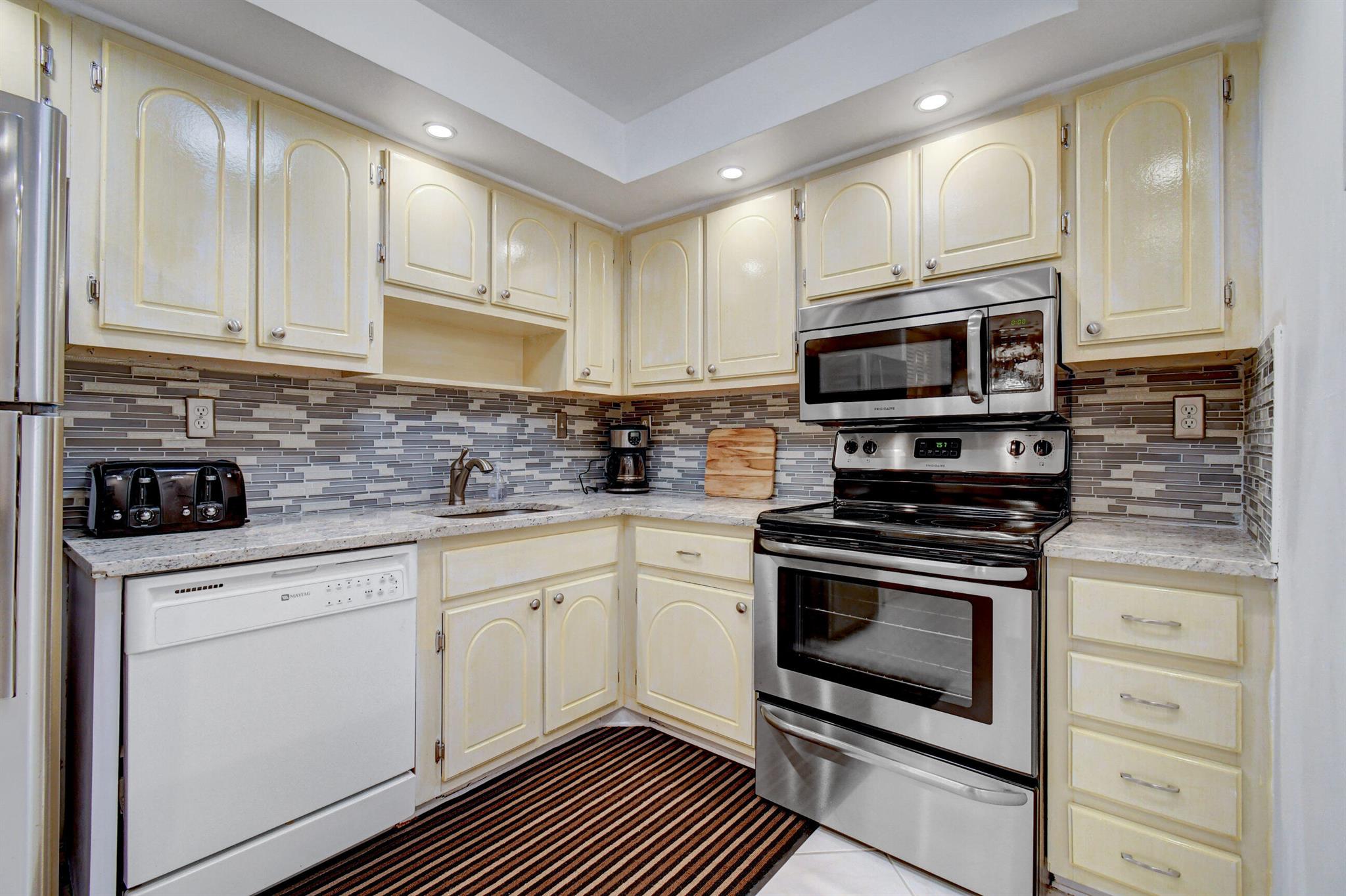 AMBASSADORS V SOUTH CONDO - Residential