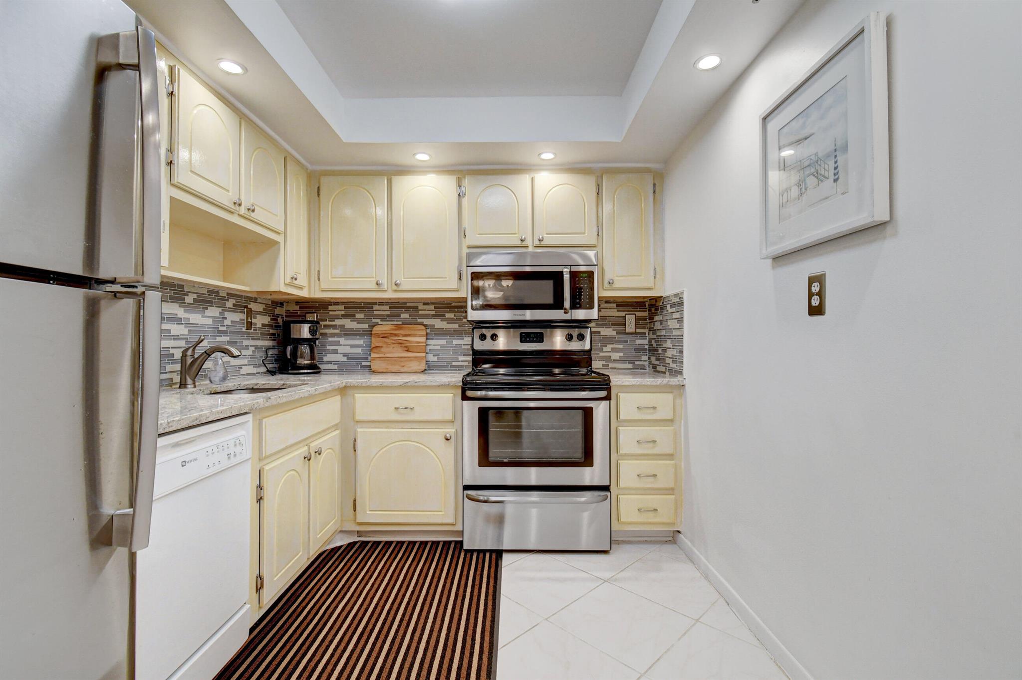 AMBASSADORS V SOUTH CONDO - Residential