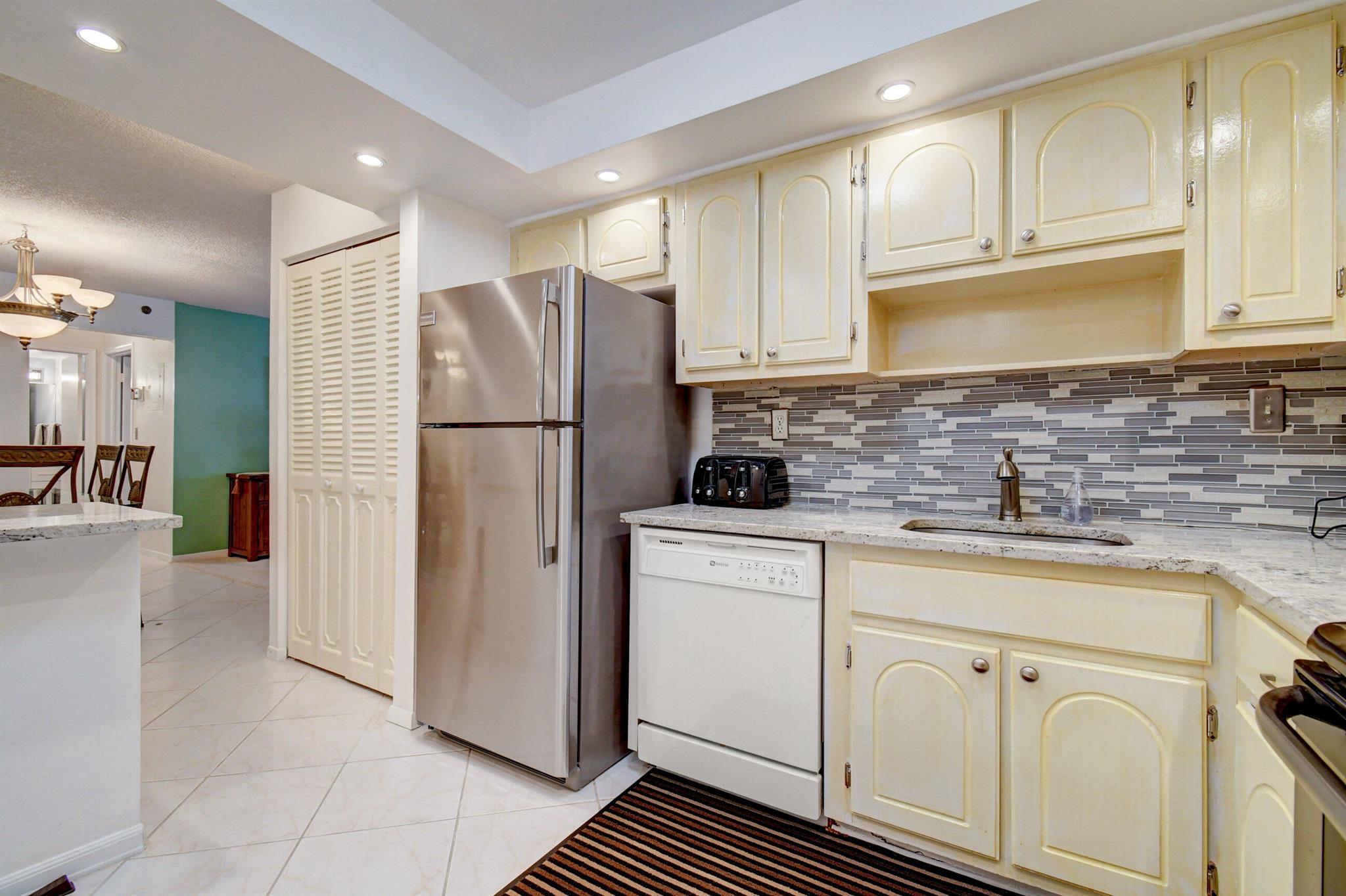 AMBASSADORS V SOUTH CONDO - Residential