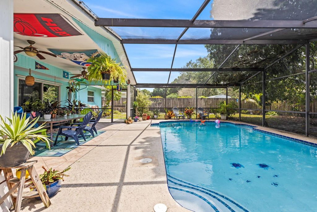 Photo of 1505 Wyoming Avenue, Fort Pierce, FL 34982 (MLS # R10974198)