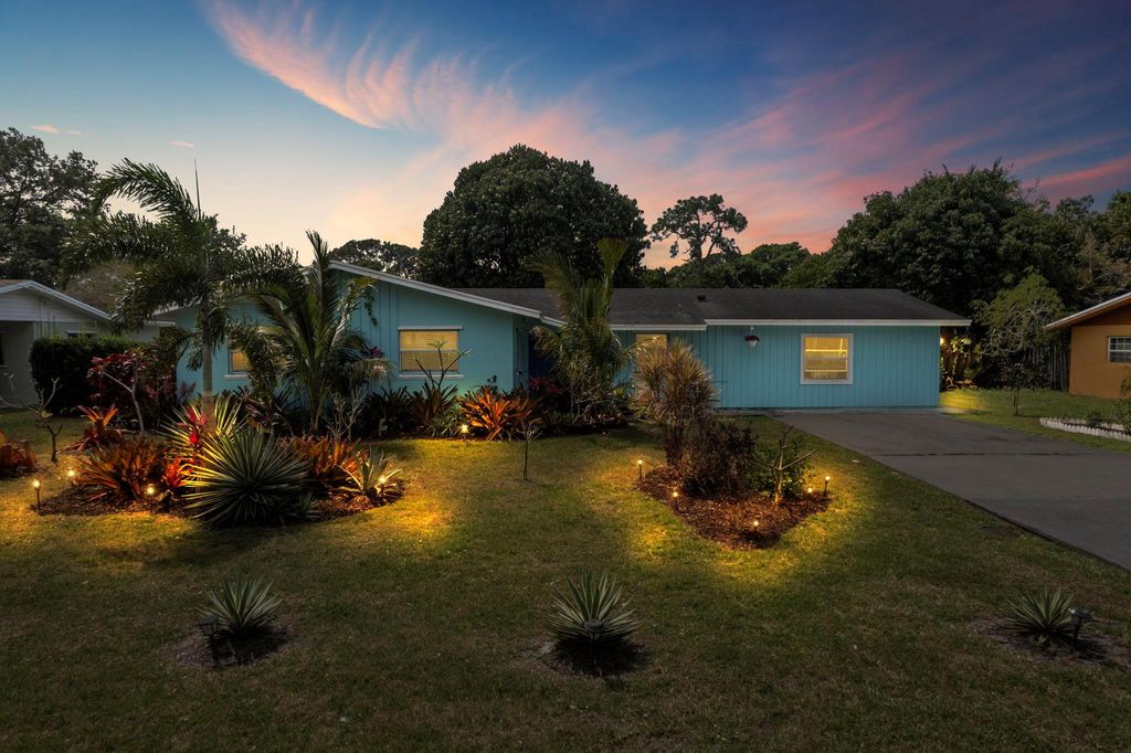 Photo of 1505 Wyoming Avenue, Fort Pierce, FL 34982 (MLS # R10974198)