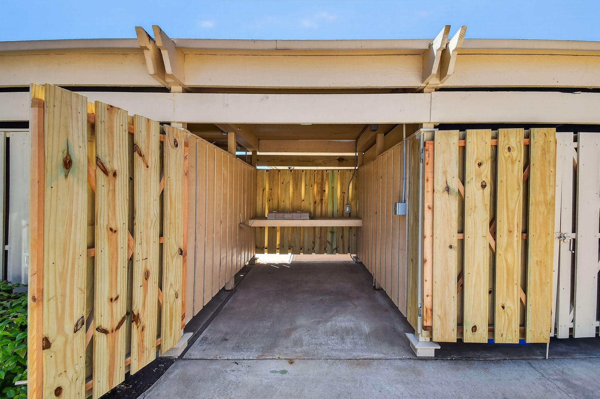 WATERBEND AT JONATHANS LANDING CONDO - Residential