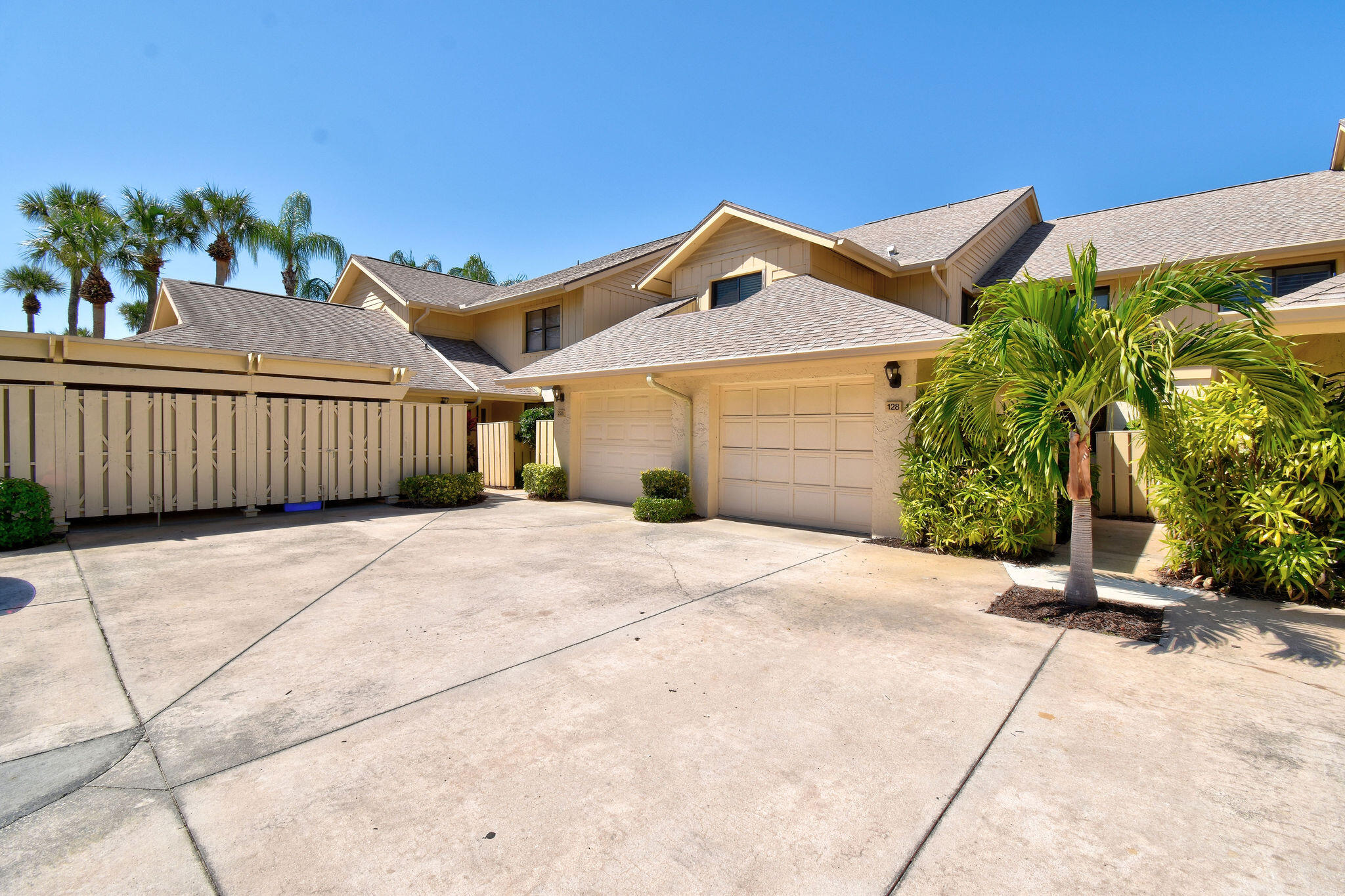 WATERBEND AT JONATHANS LANDING CONDO - Residential