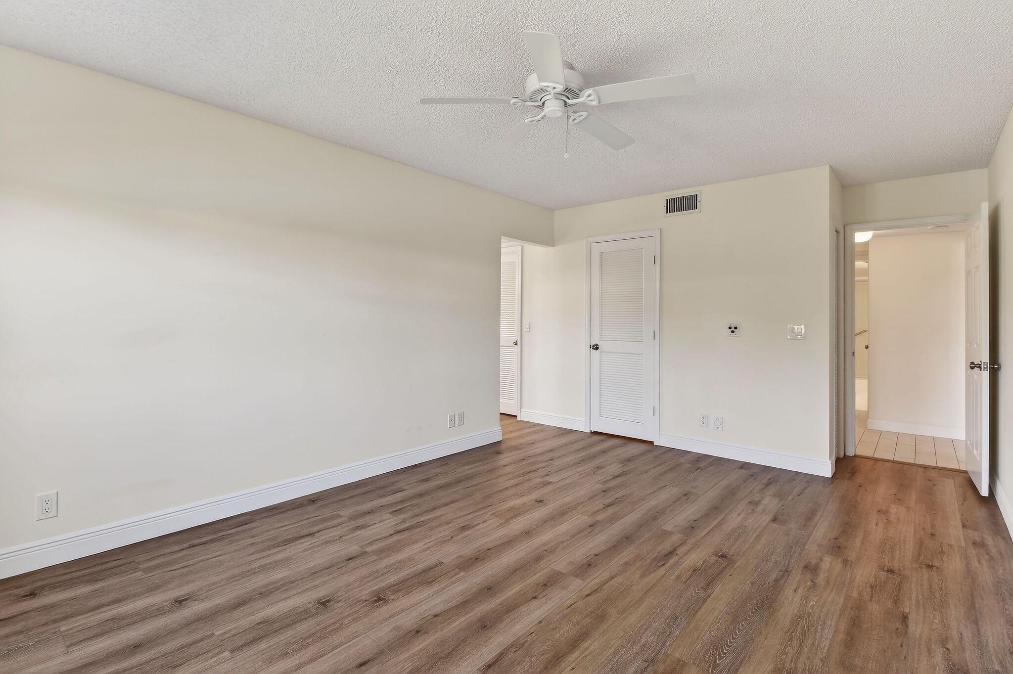 WATERBEND AT JONATHANS LANDING CONDO - Residential