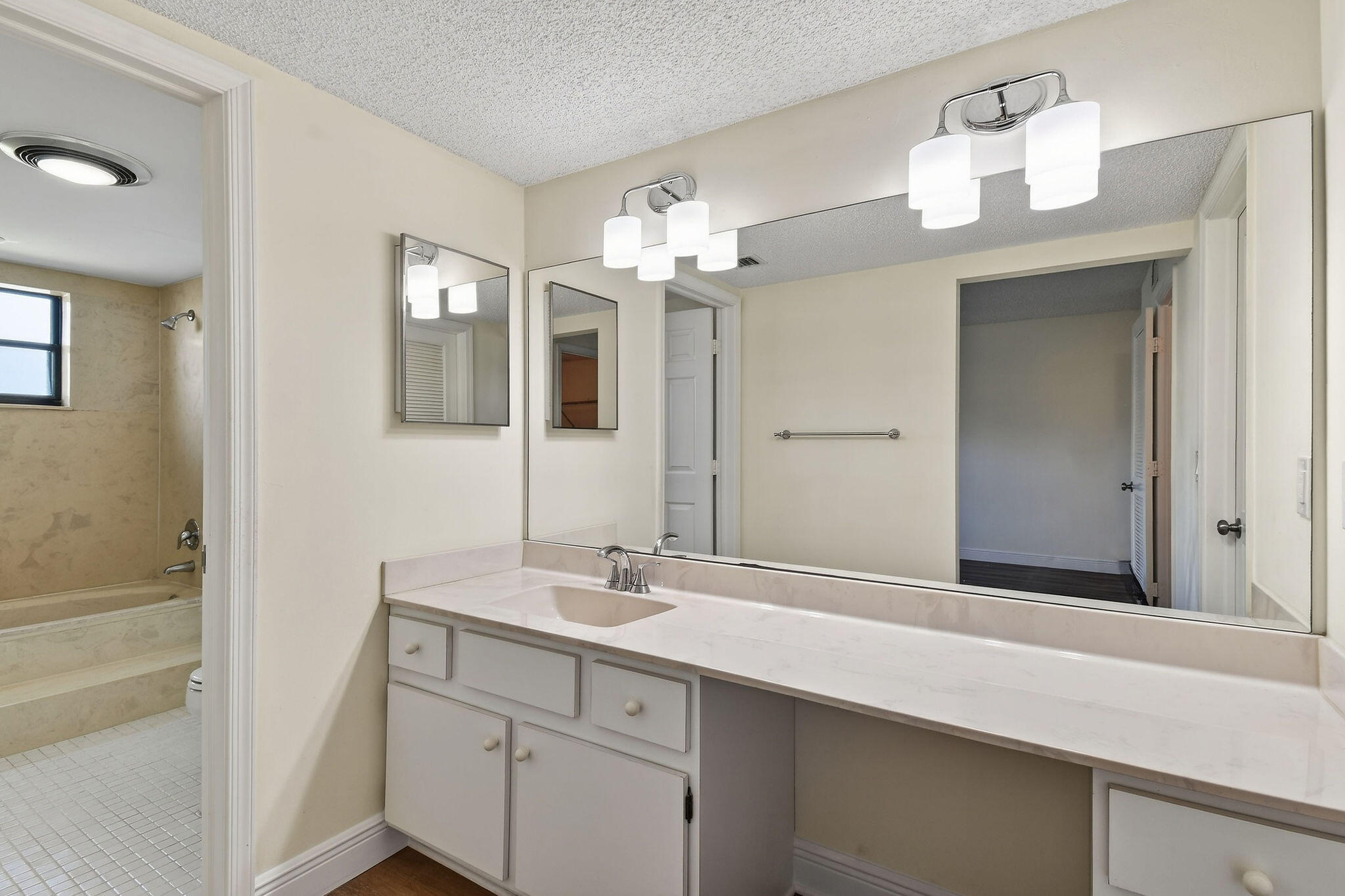 WATERBEND AT JONATHANS LANDING CONDO - Residential