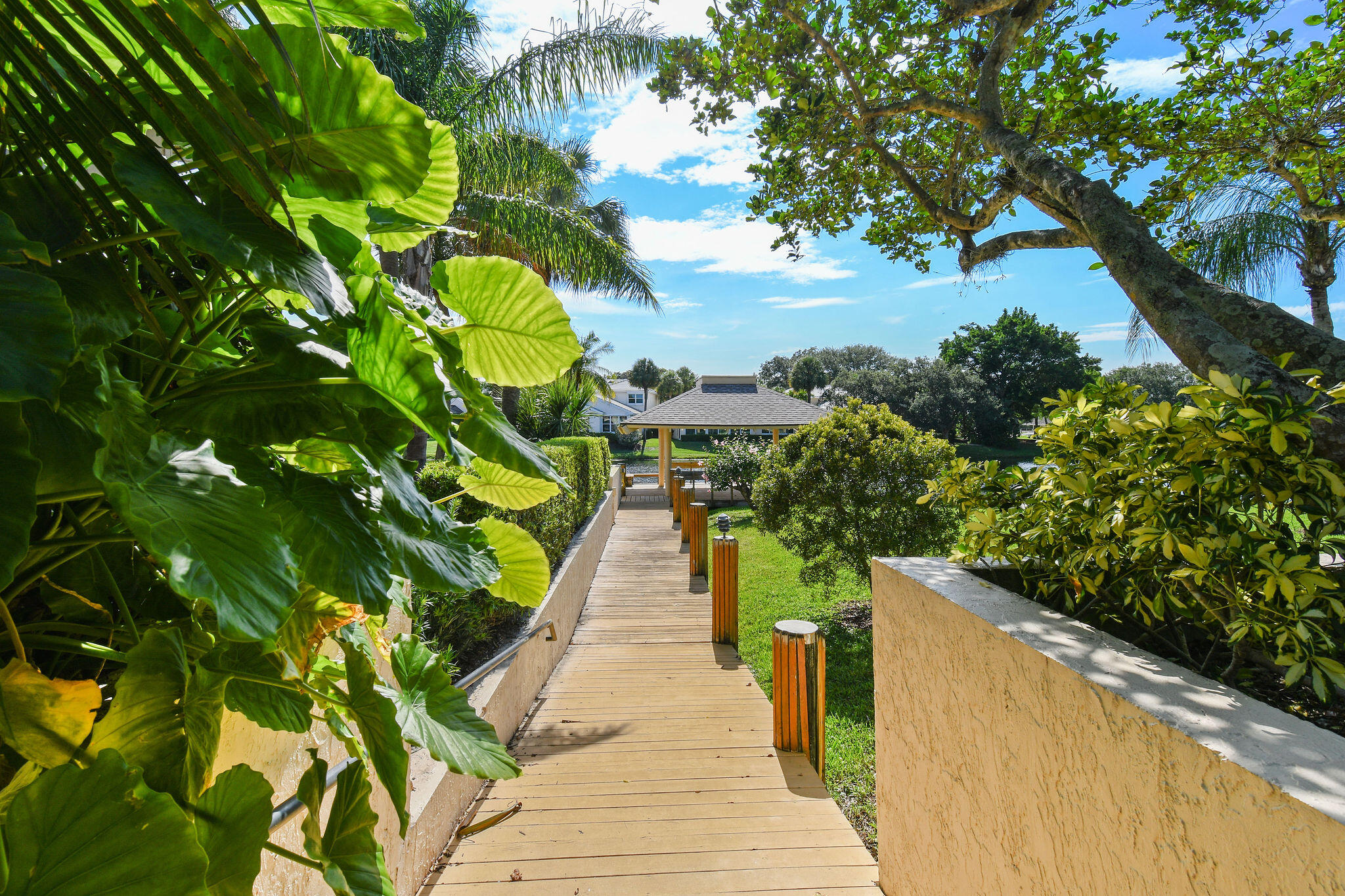 WATERBEND AT JONATHANS LANDING CONDO - Residential