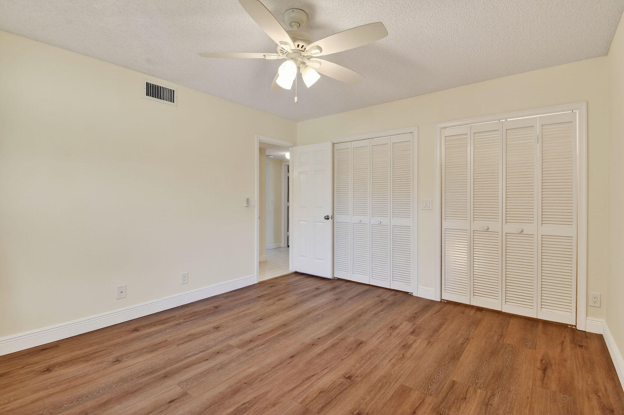 WATERBEND AT JONATHANS LANDING CONDO - Residential