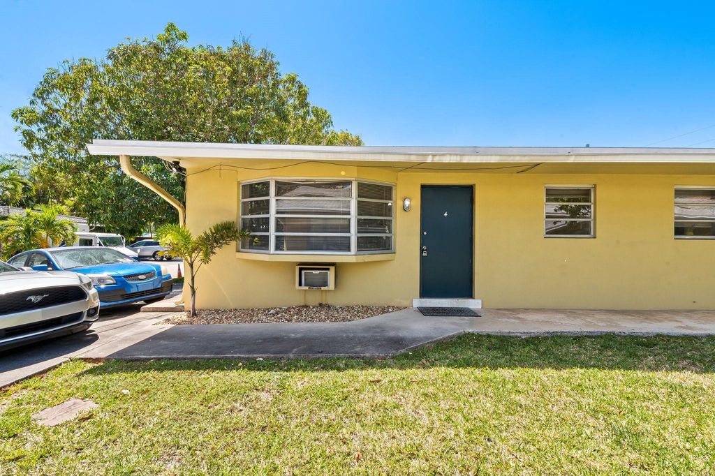 Photo of 408 SE 9 Street #4, Fort Lauderdale, FL 33316 (MLS # F10555483)