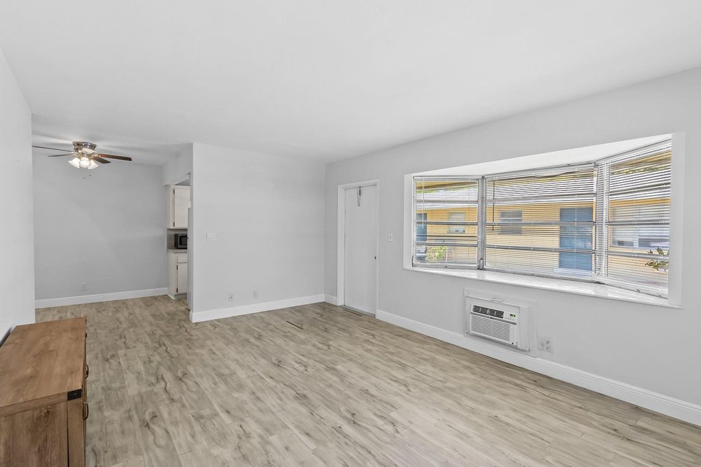 Photo of 408 SE 9 Street #4, Fort Lauderdale, FL 33316 (MLS # F10555483)