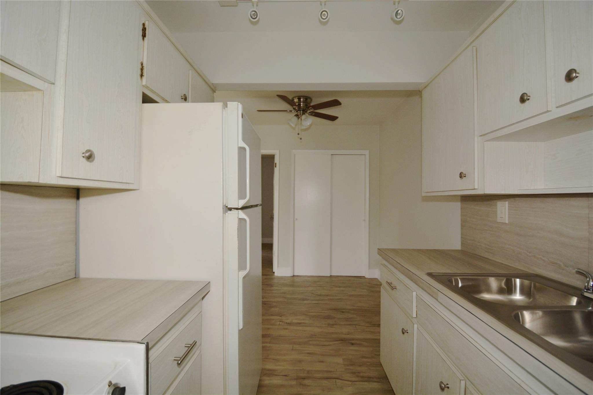 Lauderdale 2-9 D - Residential Lease