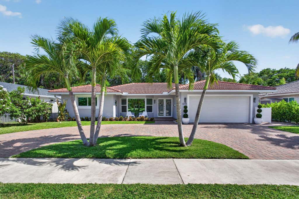 Photo of 1270 SE 14th Court, Deerfield Beach, FL 33441 (MLS # B26056603)