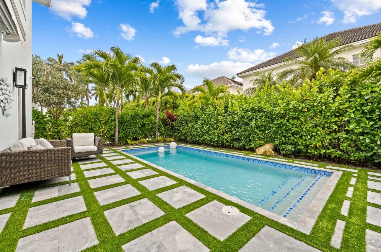 1418 SW 20TH Court