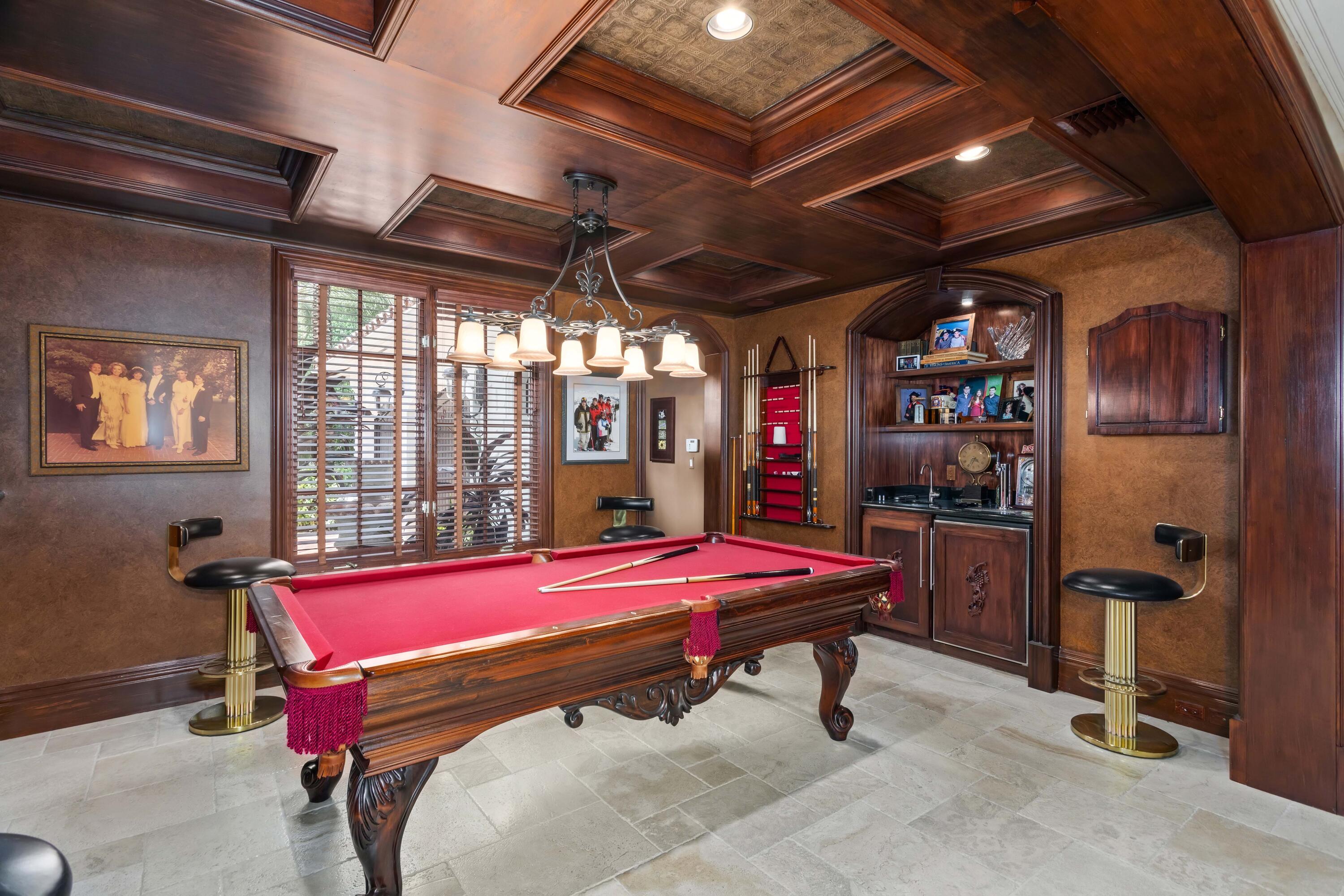 ROYAL PALM YACHT & COUNTRY CLUB - Residential