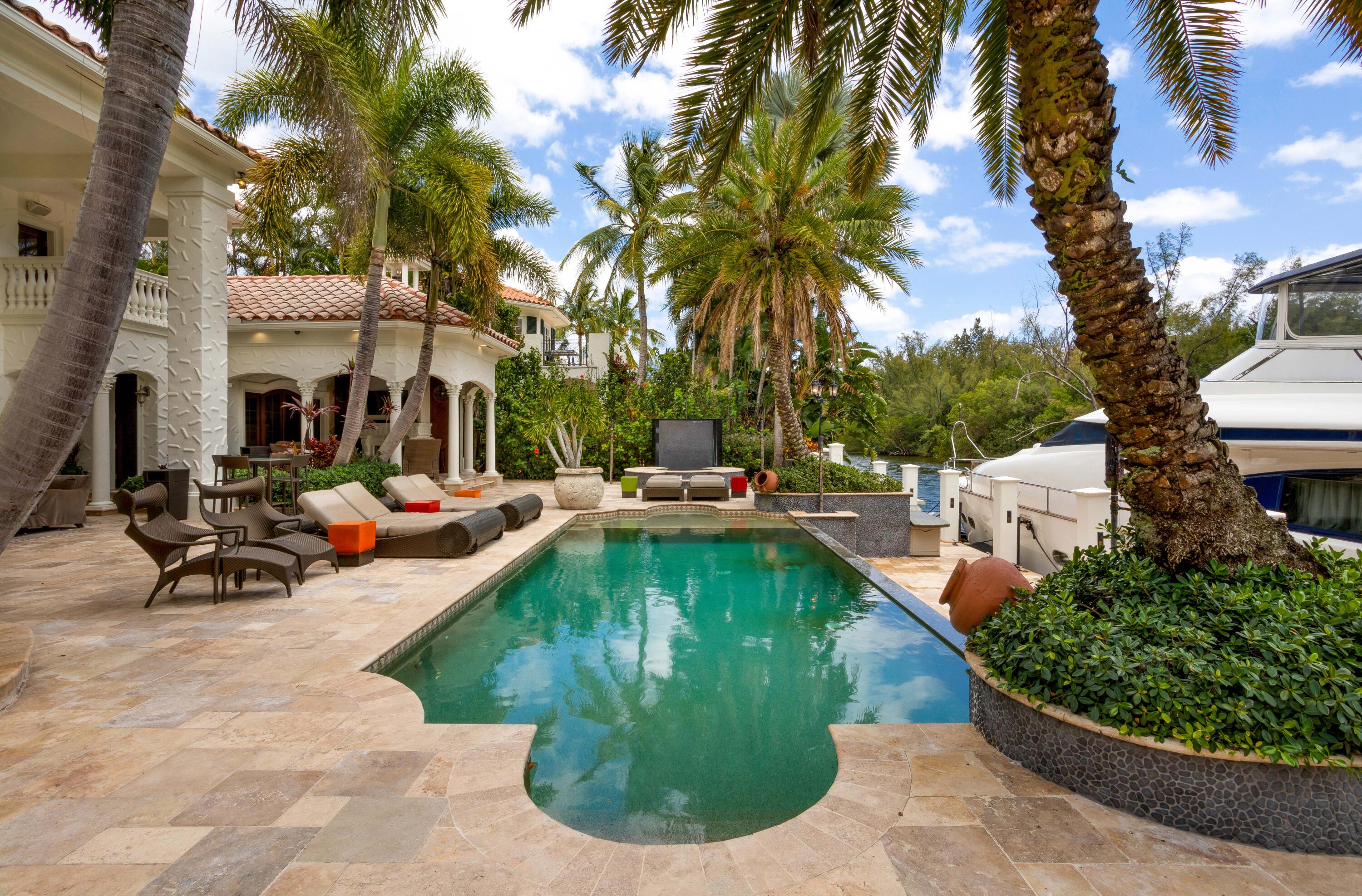 ROYAL PALM YACHT & COUNTRY CLUB - Residential