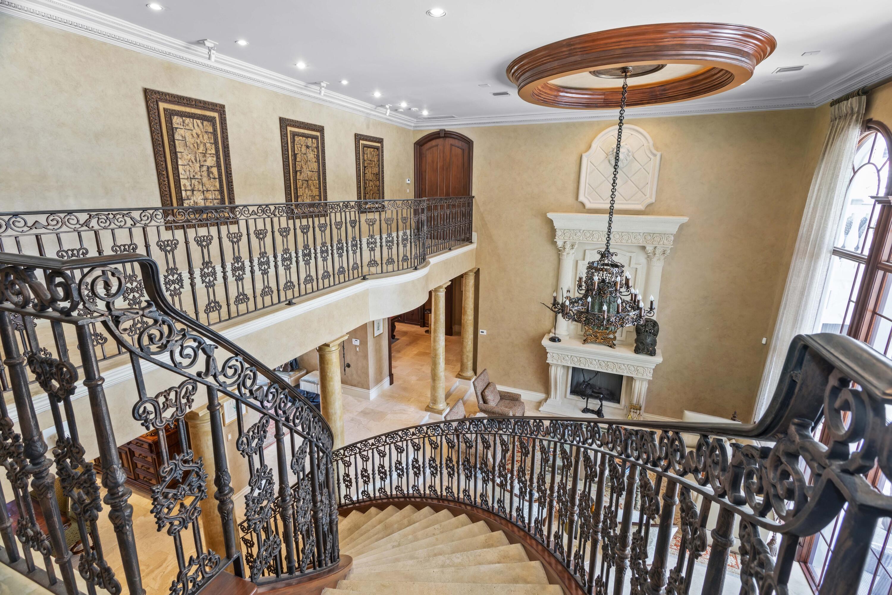 ROYAL PALM YACHT & COUNTRY CLUB - Residential