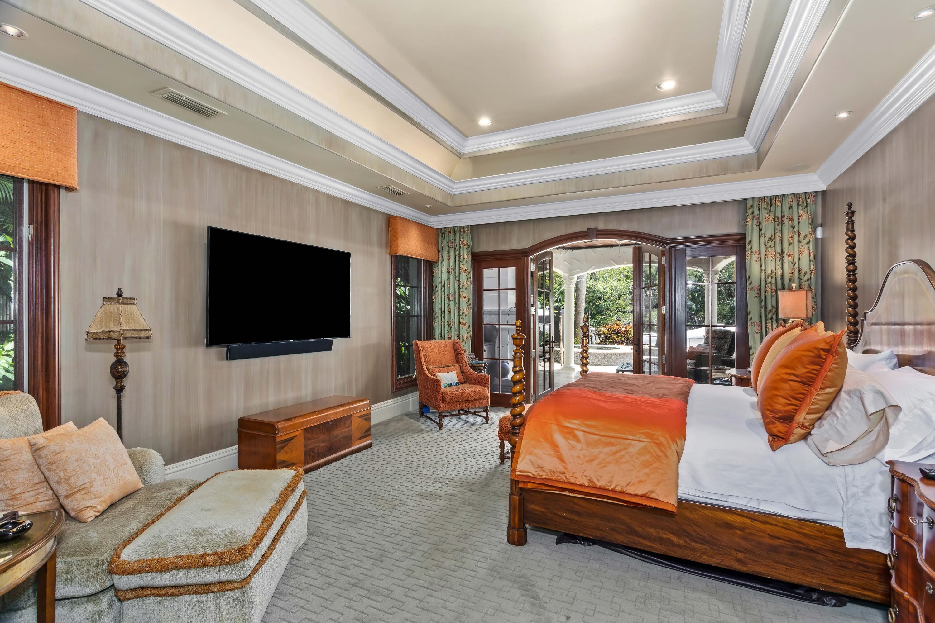 ROYAL PALM YACHT & COUNTRY CLUB - Residential